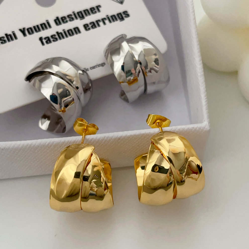 Metal twist earrings
