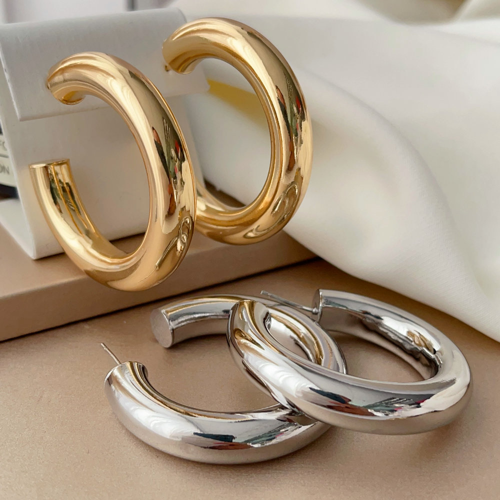 Metal chunky circle hoop