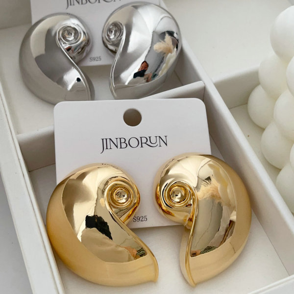 Metal chunky snail earrings