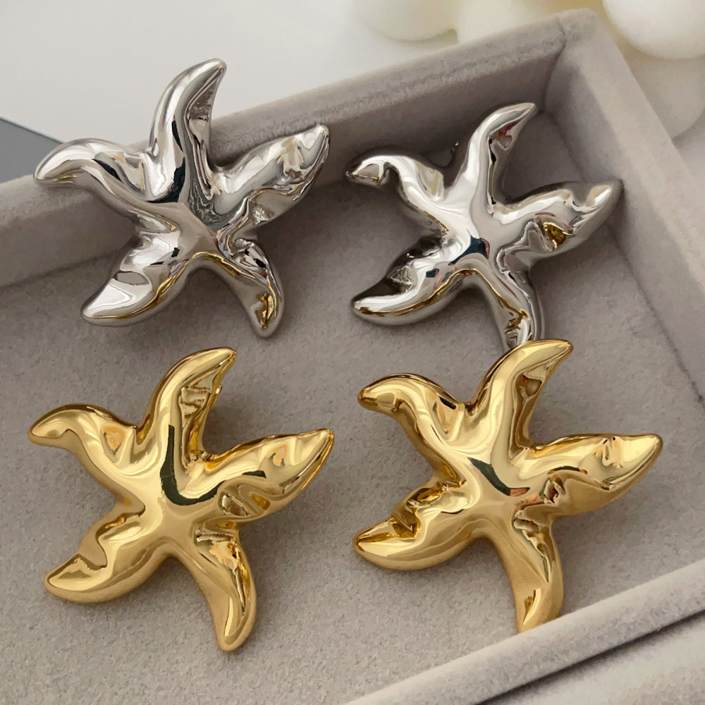 Metal star earrings