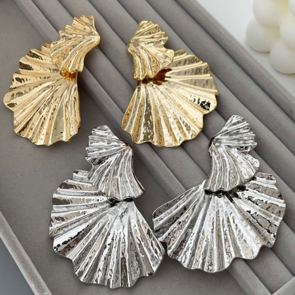 Metal chunky fan earrings