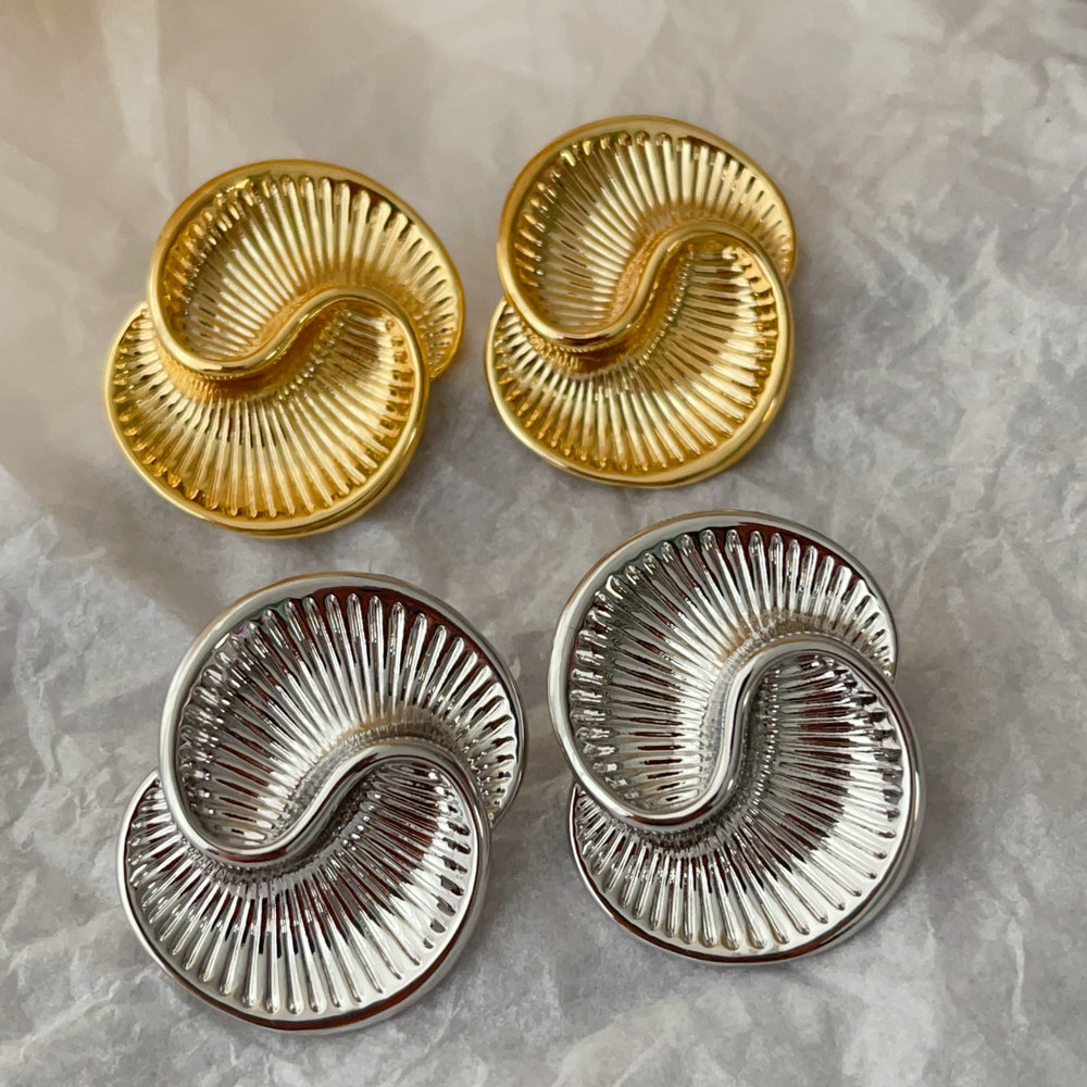 Metal s shape earrings