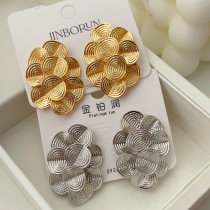 Metal flower earrings