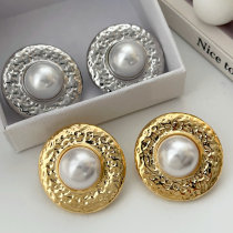 Metal round pearl earrings