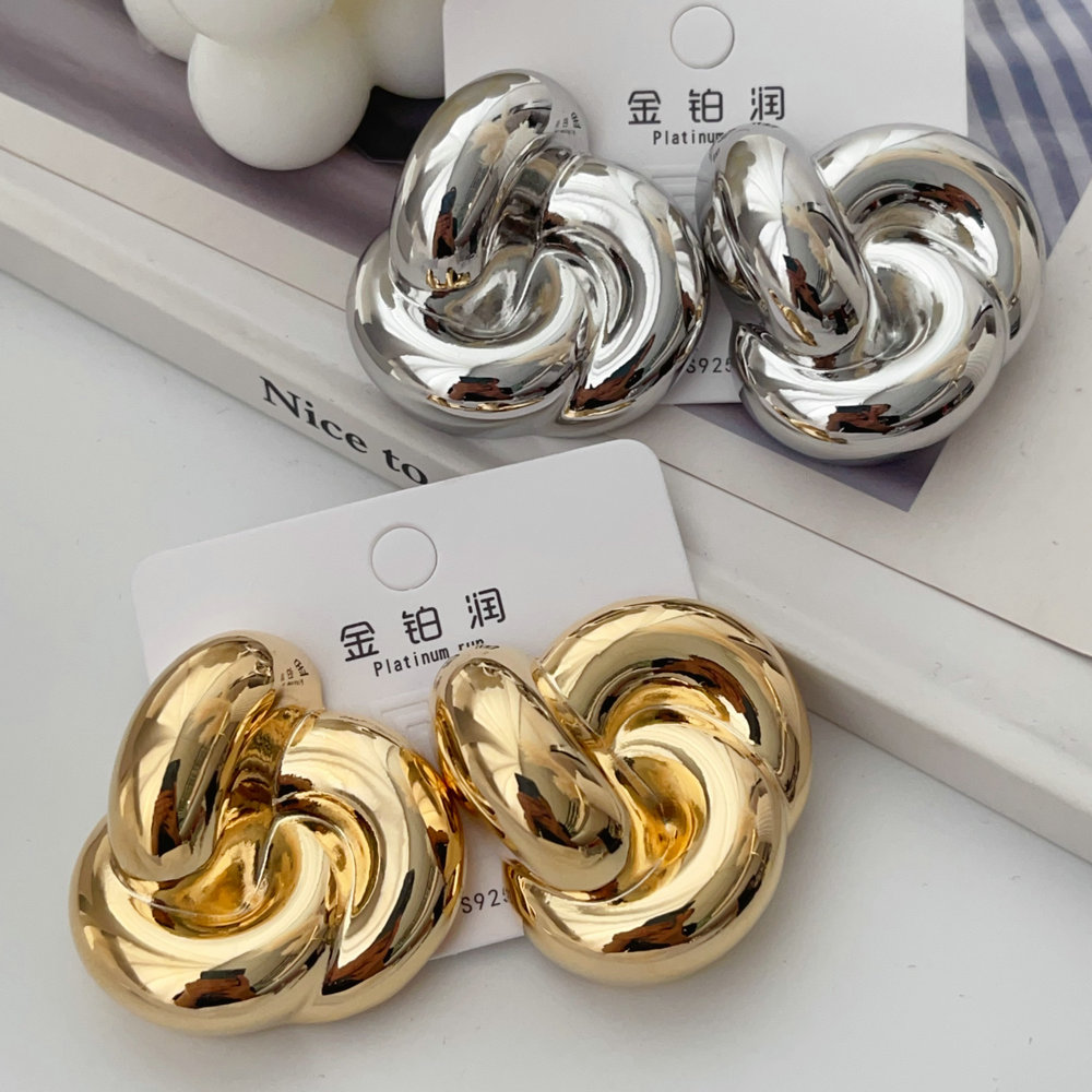 Metal chunky flower earrings