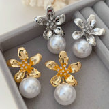 Pearl flower earrings
