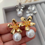 Pearl flower earrings