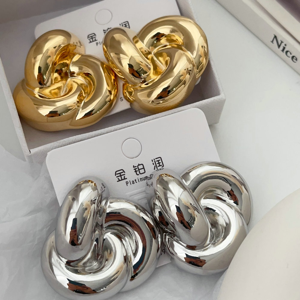 Metal chunky flower earrings
