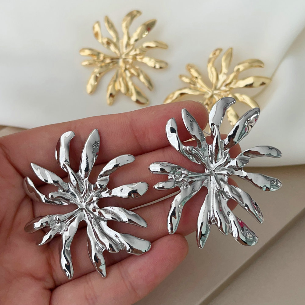 Metal flower earrings