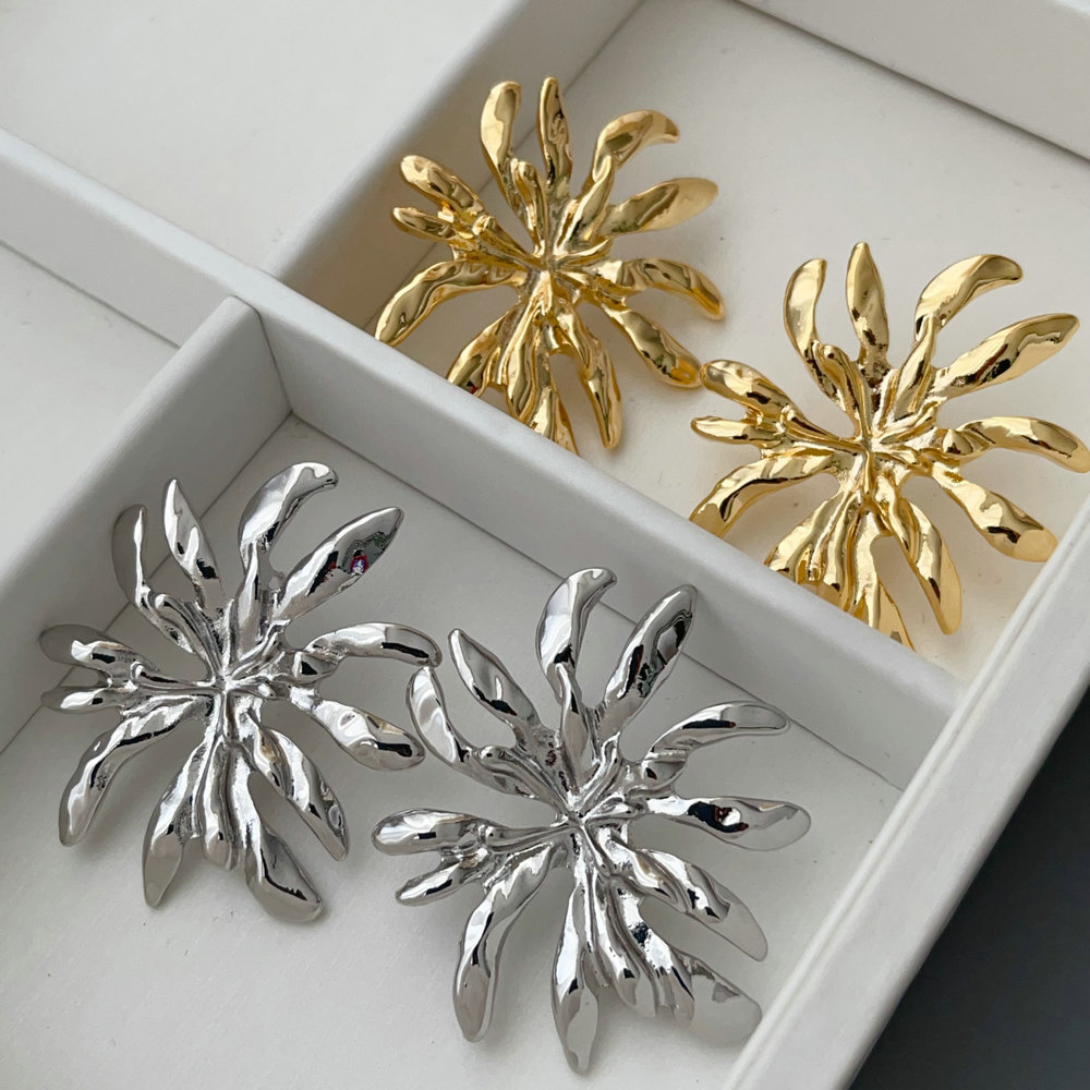 Metal flower earrings