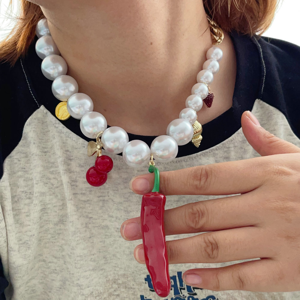 Glass pearl chill pendant necklace
