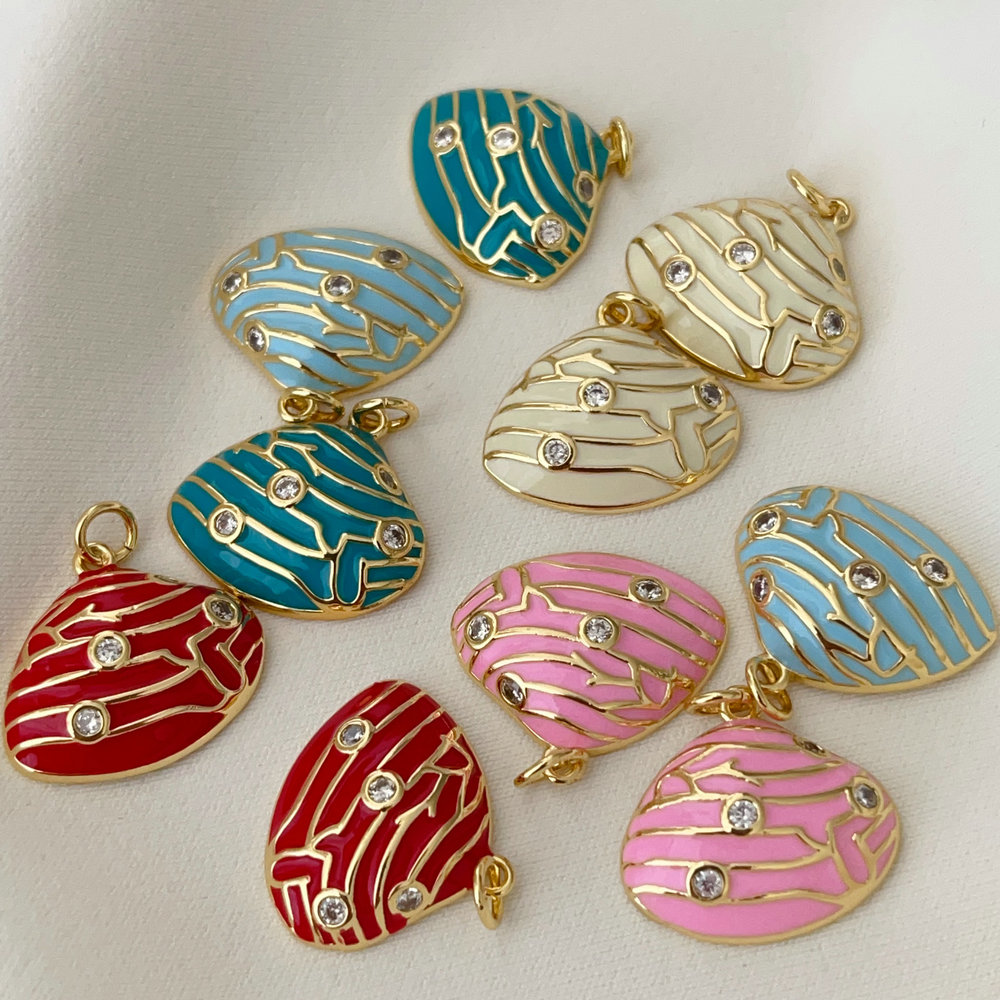 Enamel shell charm