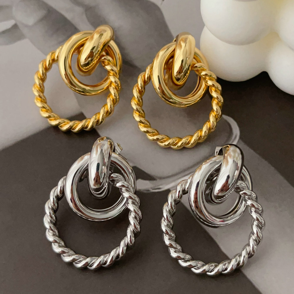 Metal twist earrings