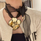 Chunky flower pendant necklace