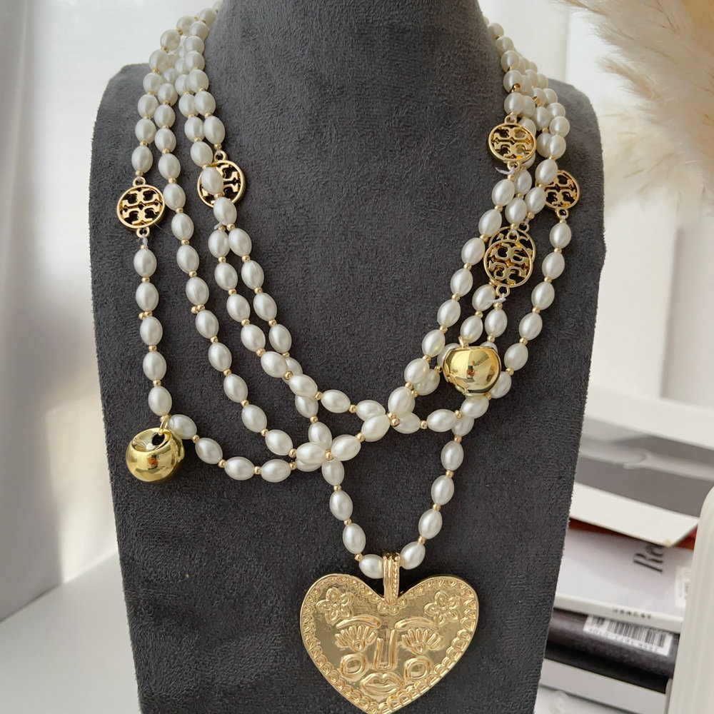 Chunky glass pearl layer necklace
