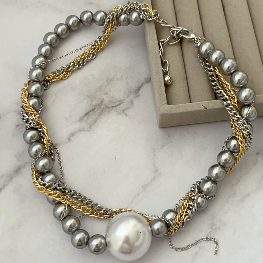 Grey pearl chunky necklace