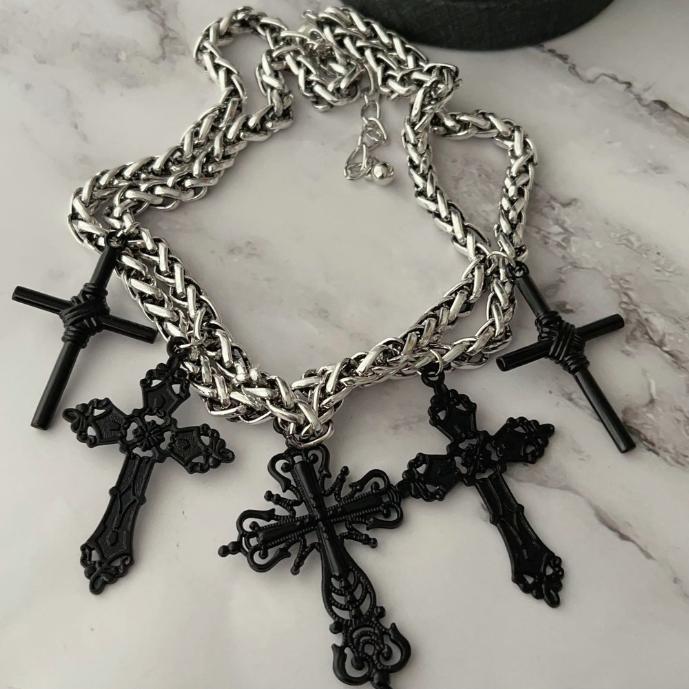 Chunky cross pendant necklace