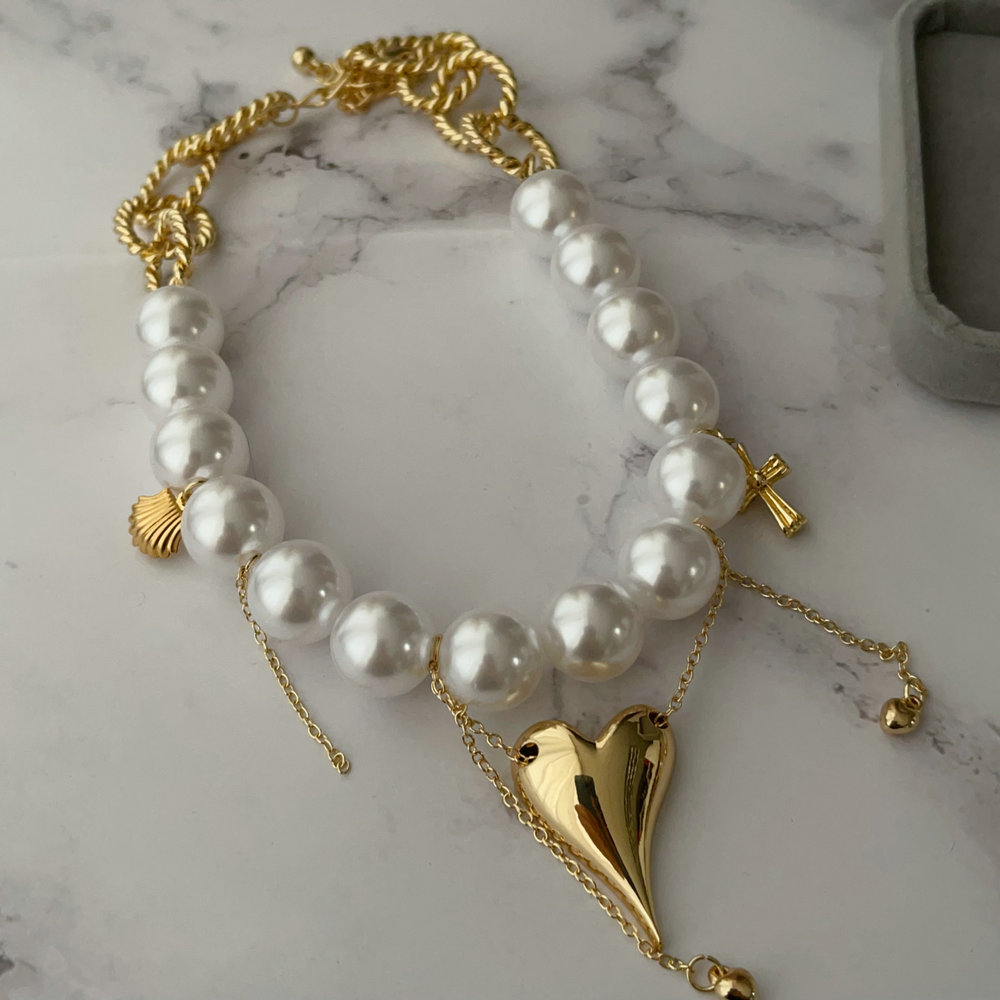 Glass pearl heart necklace