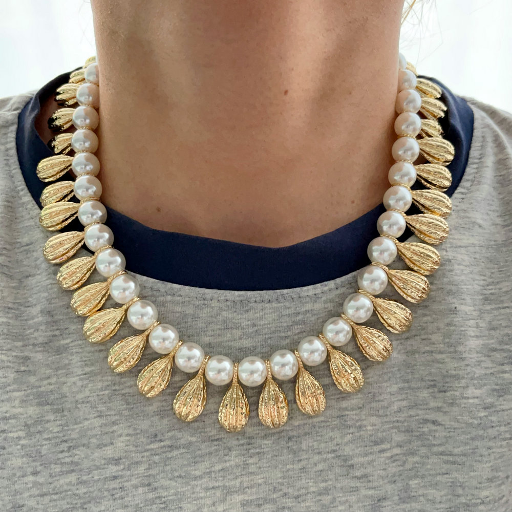 Chunky glass pearl necklace