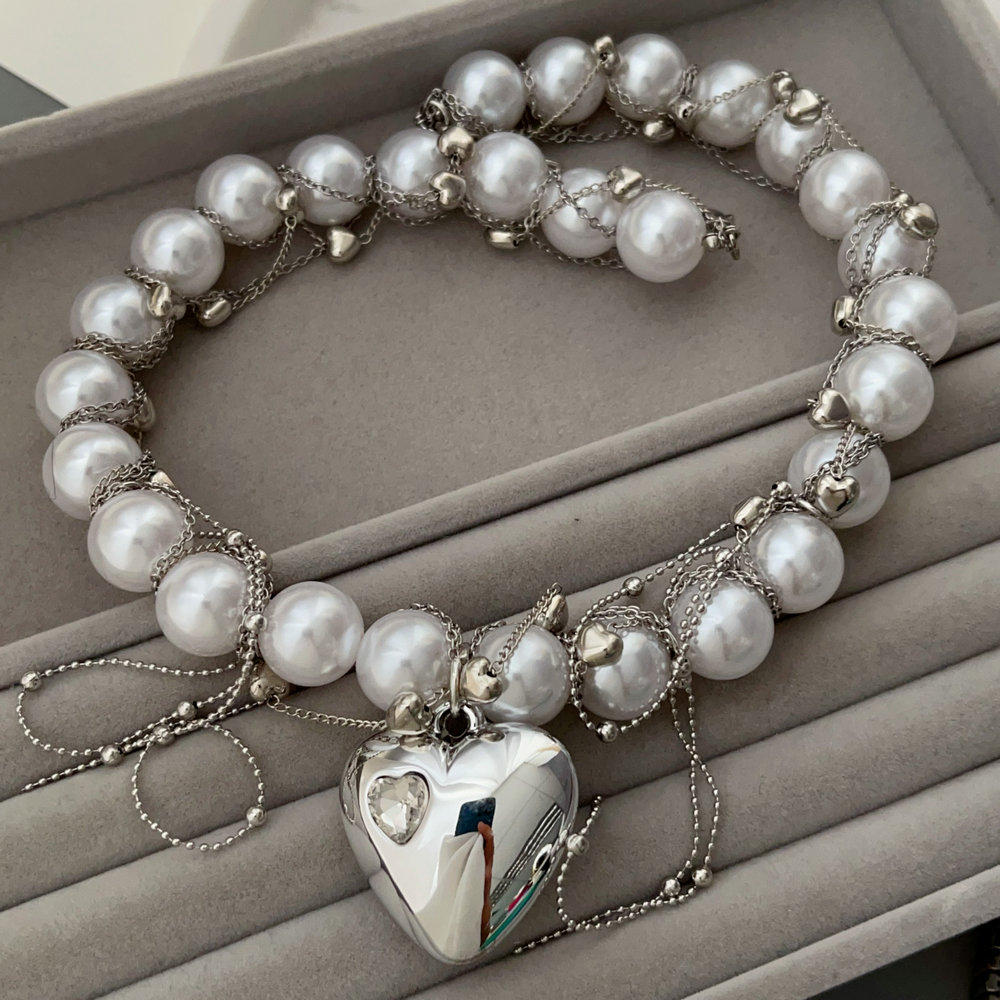 Chunky glass pearl heart necklace