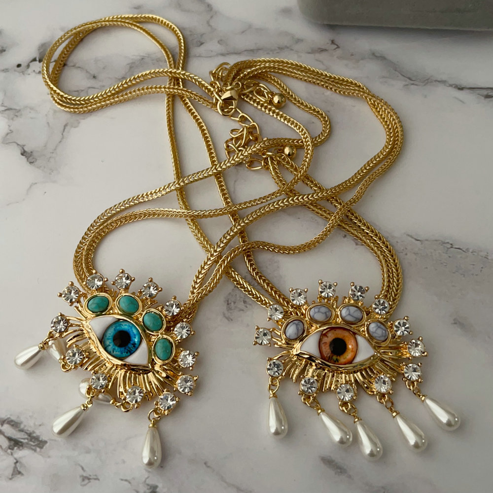 Big eye pendant necklace