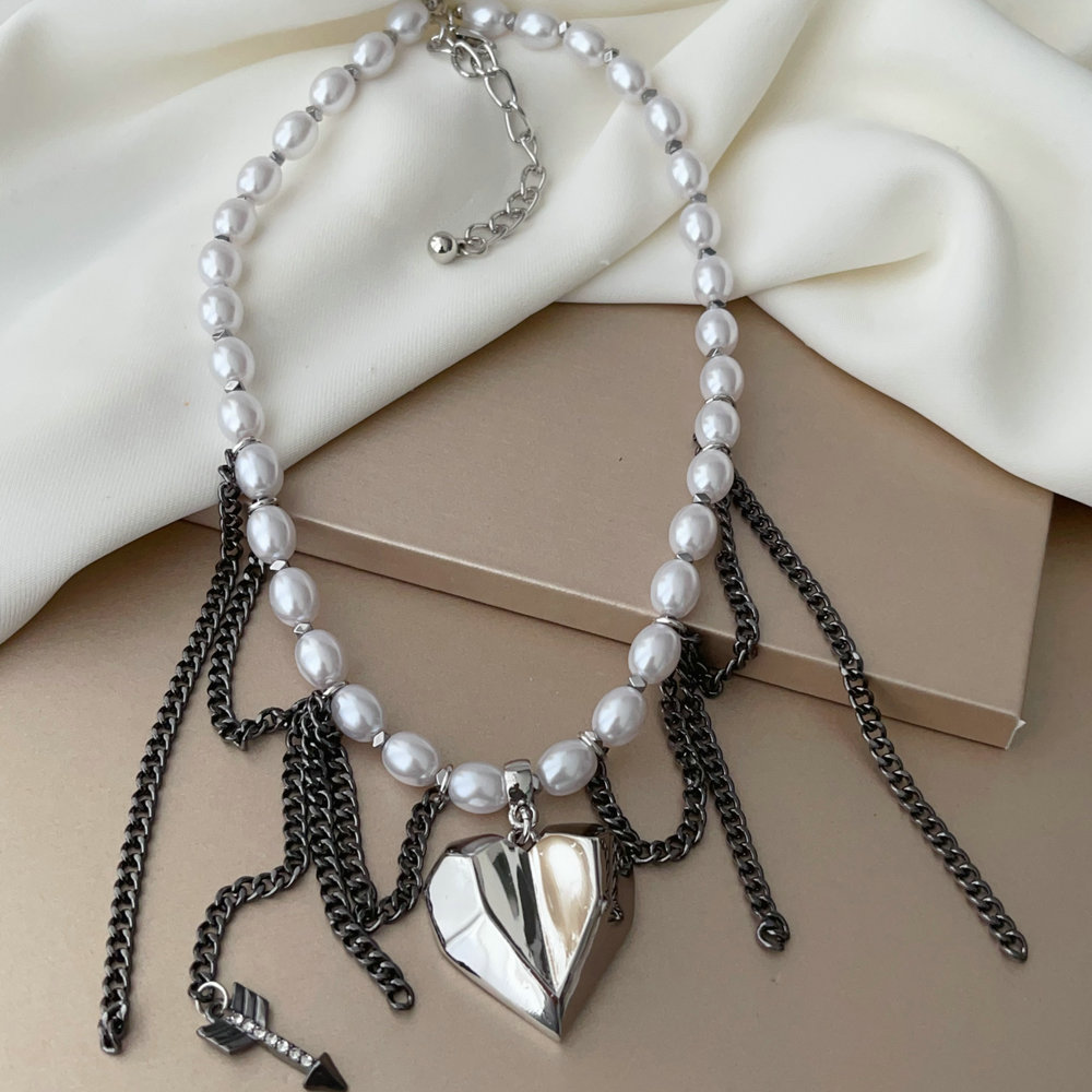 Black chain pearl heart necklace