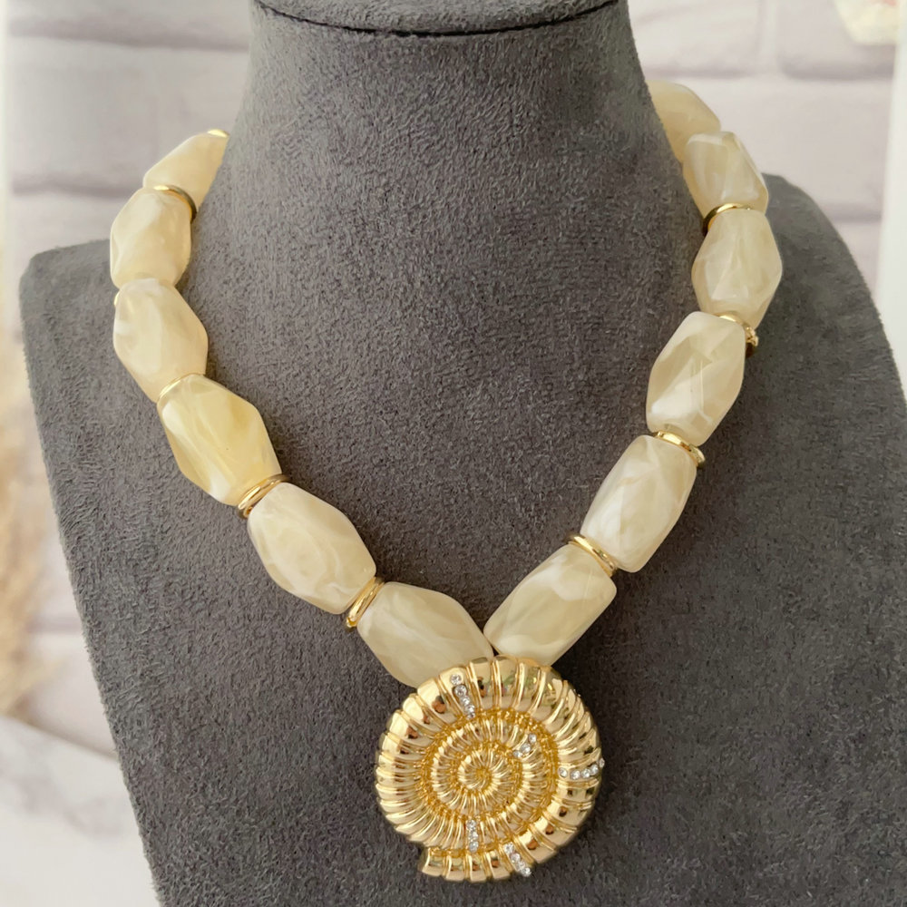 Snail pendant big bead necklace