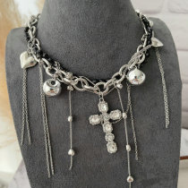 Chunky corss pendant necklace