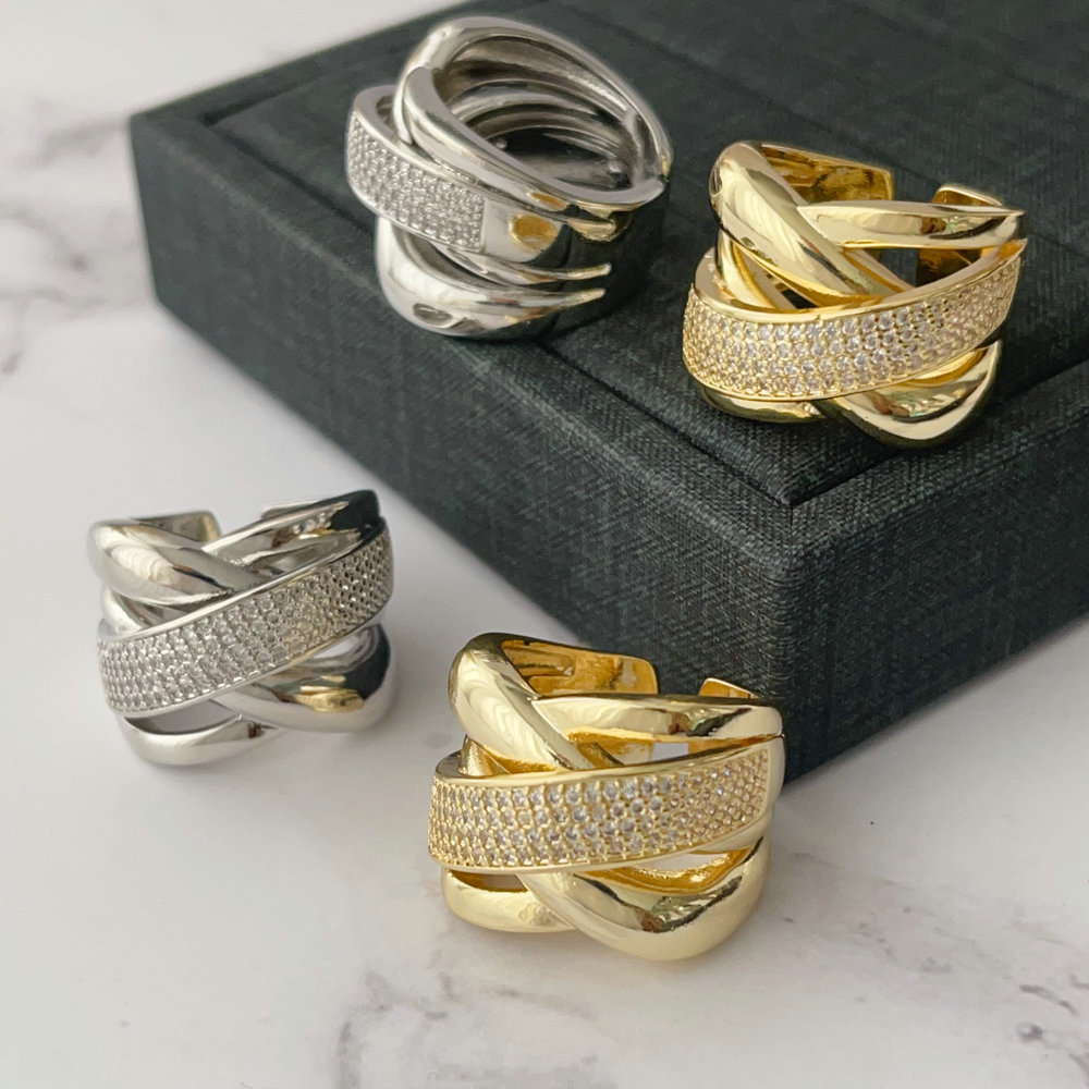 Pave zircon twist ring