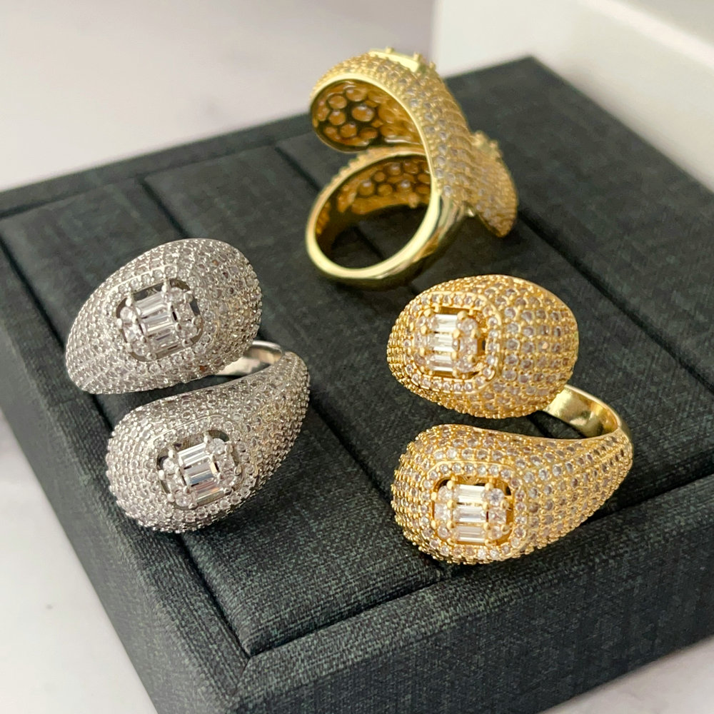 Pave zircon chunky ball ring