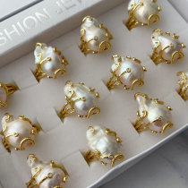 Baroque pearl ring