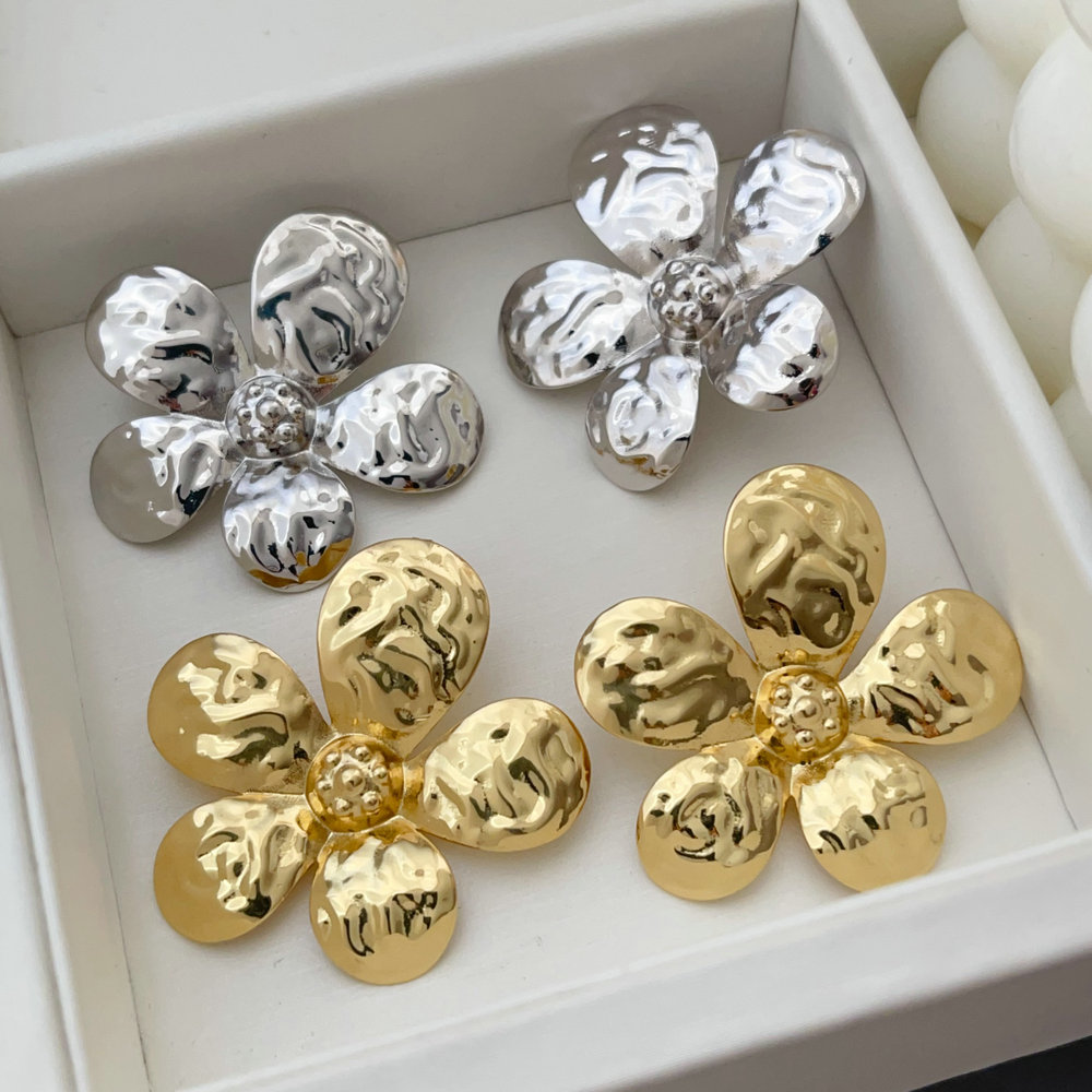 Metal flower earrings