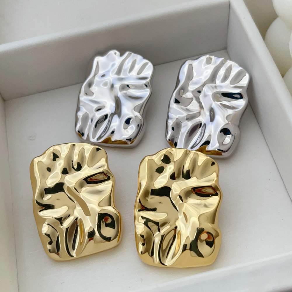 Pleated square earrings
