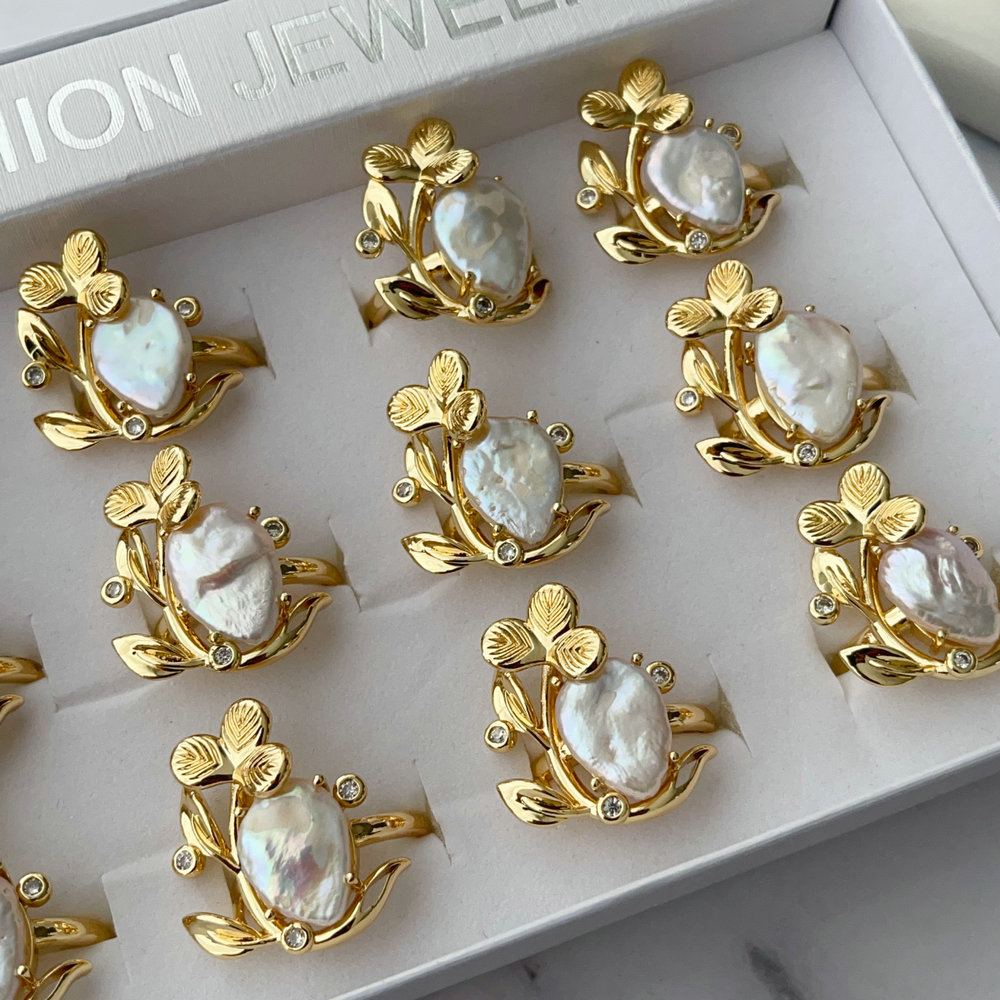 Fresh water pearl flower ring