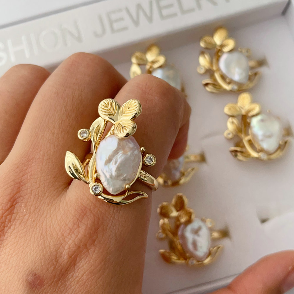 Fresh water pearl flower ring