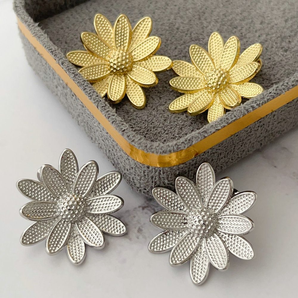 daisy earrings