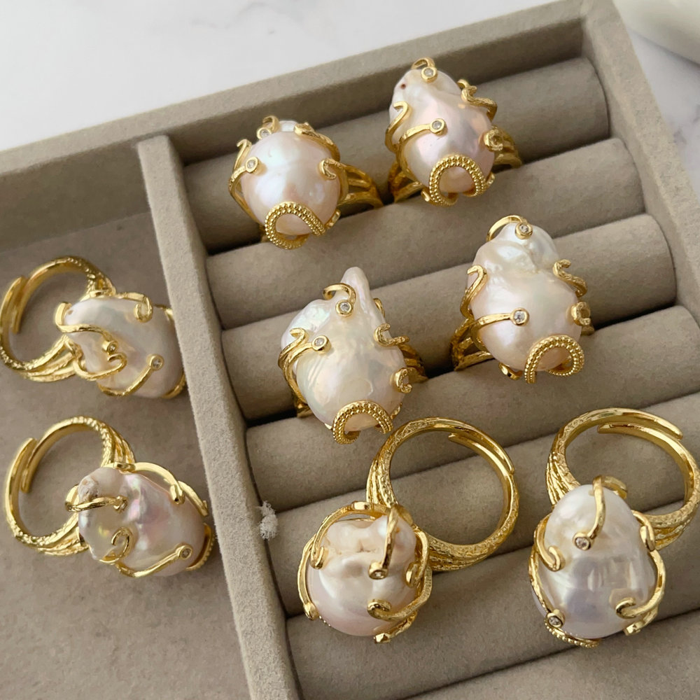 Baroque pearl ring