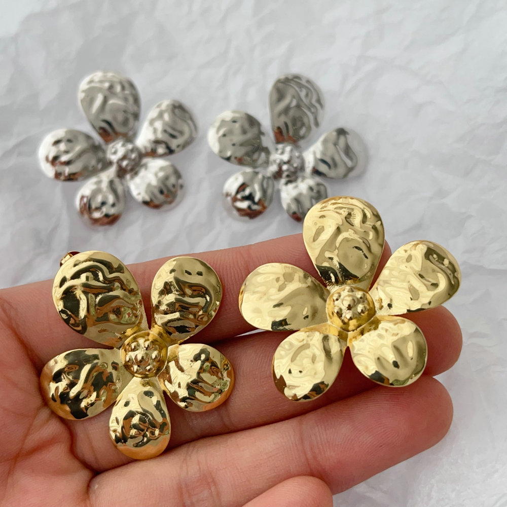 Metal flower earrings