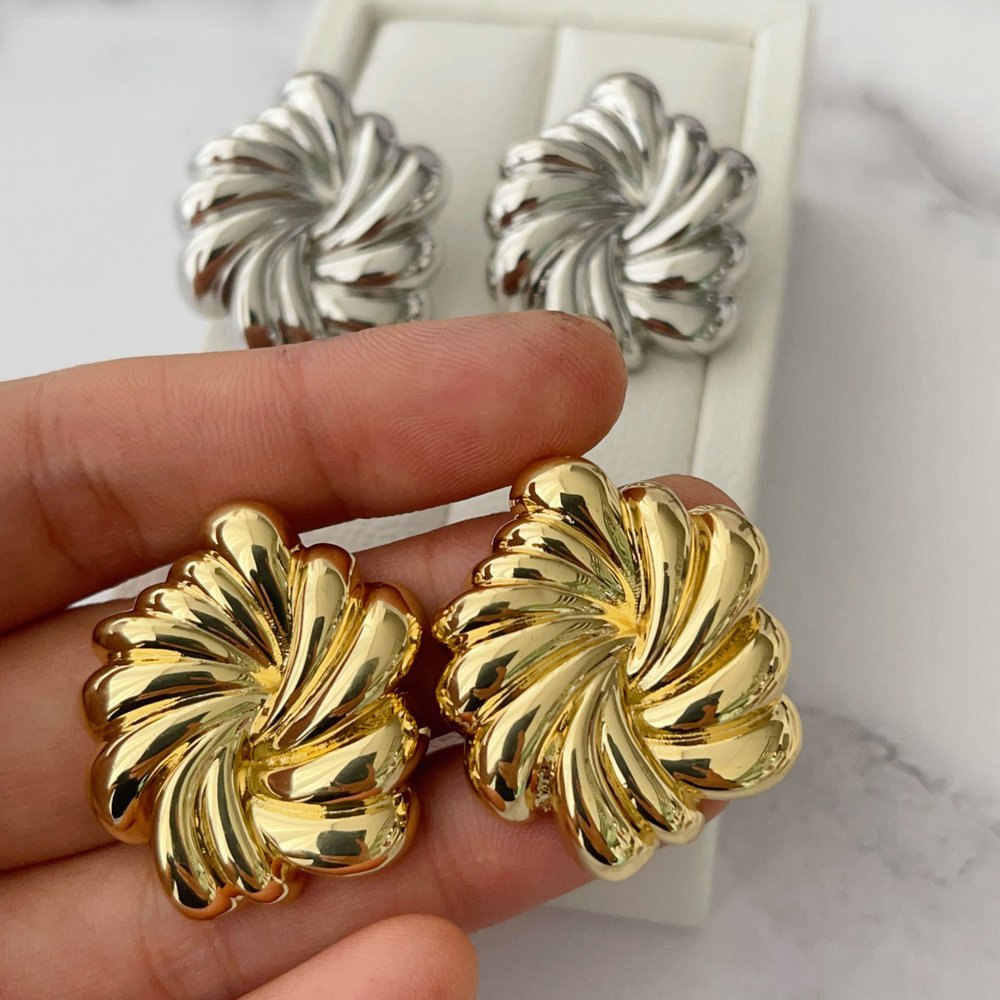 Metal flower earrings