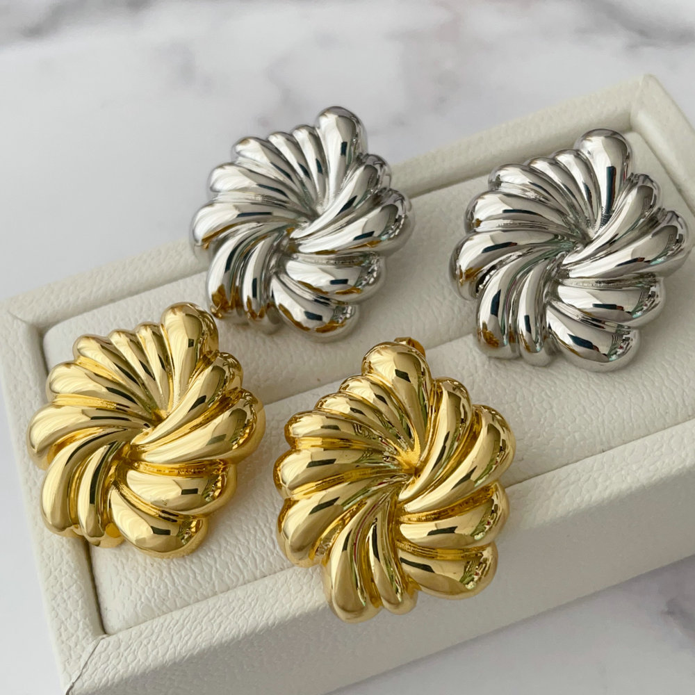 Metal flower earrings
