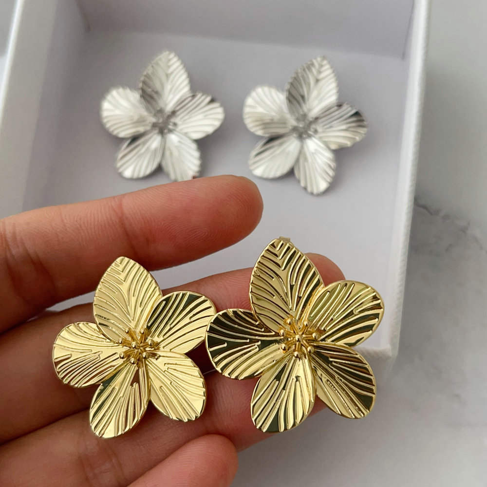 Metal flower earrings