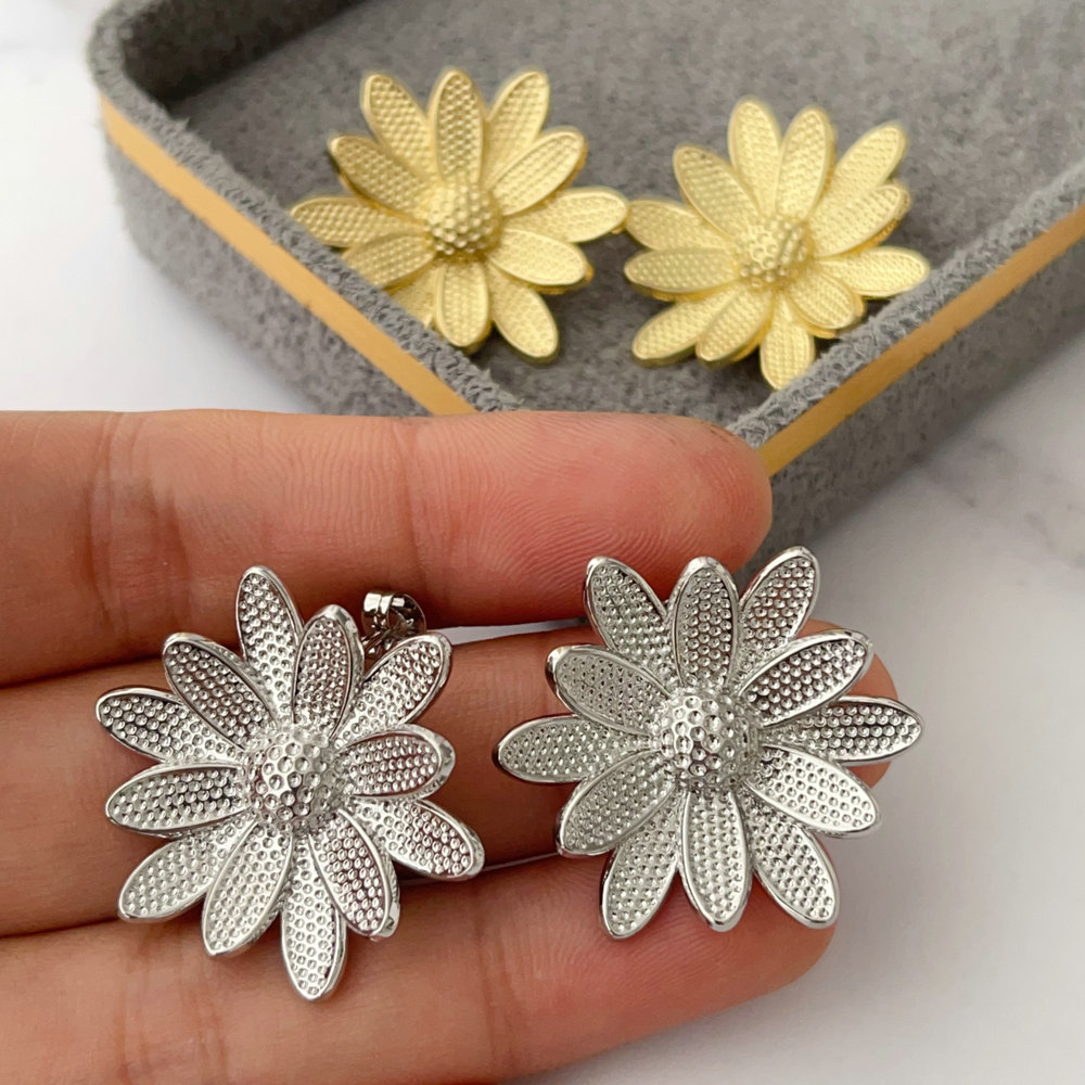 daisy earrings