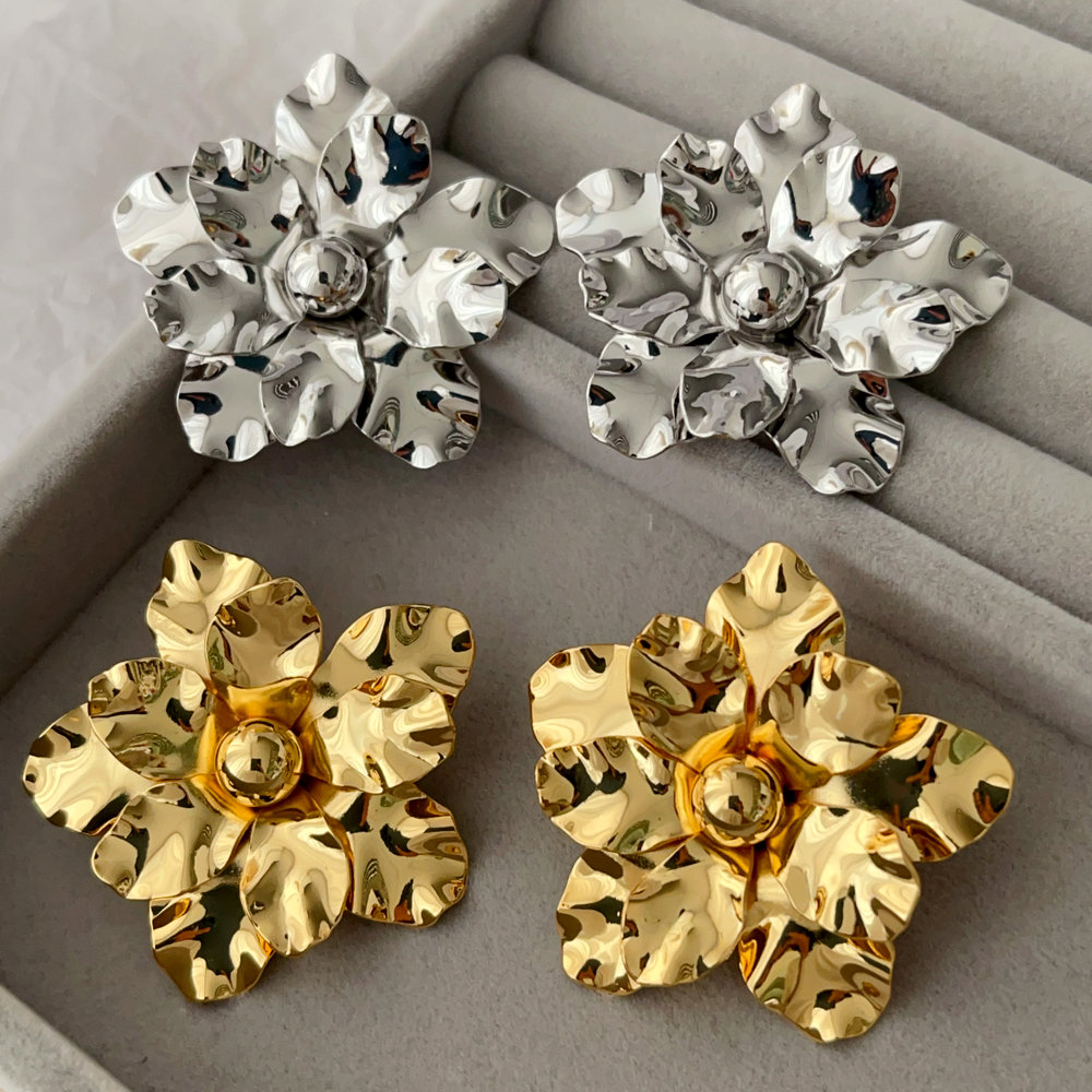 Metal flower earrings