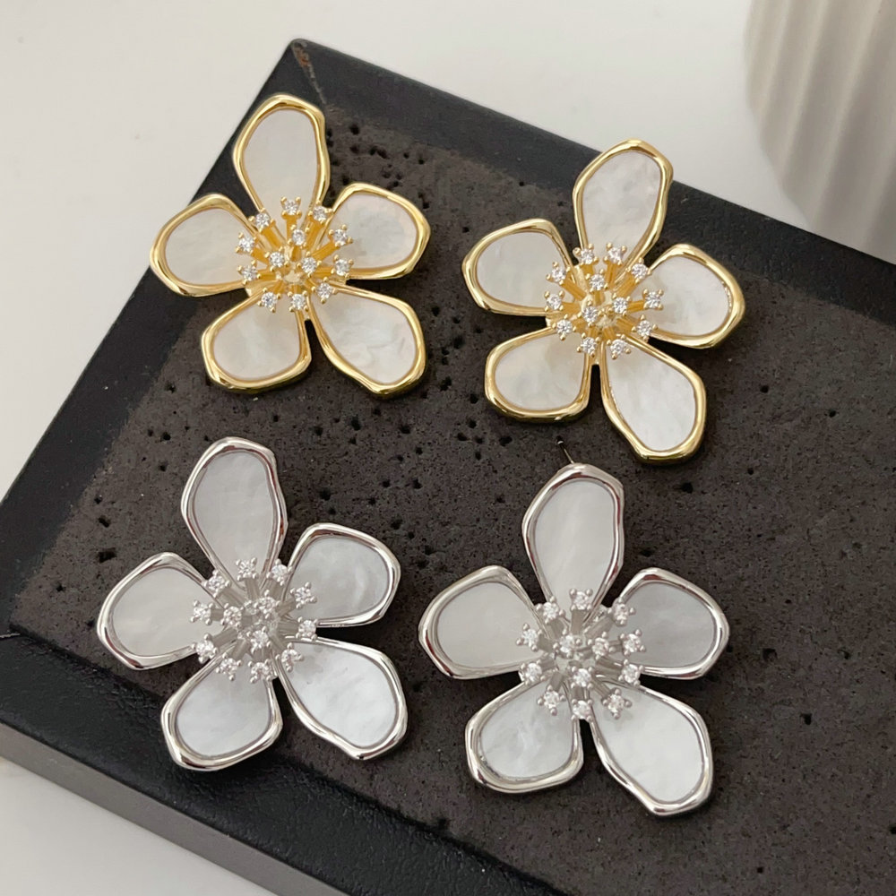 Enamel flower earrings