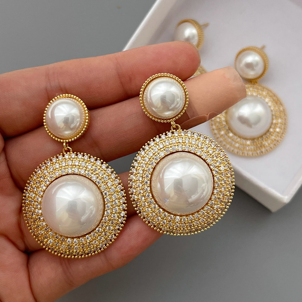 Chunky pearl zircon earrings