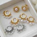 Fashion pearl earrings