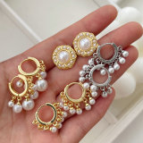 Fashion pearl earrings