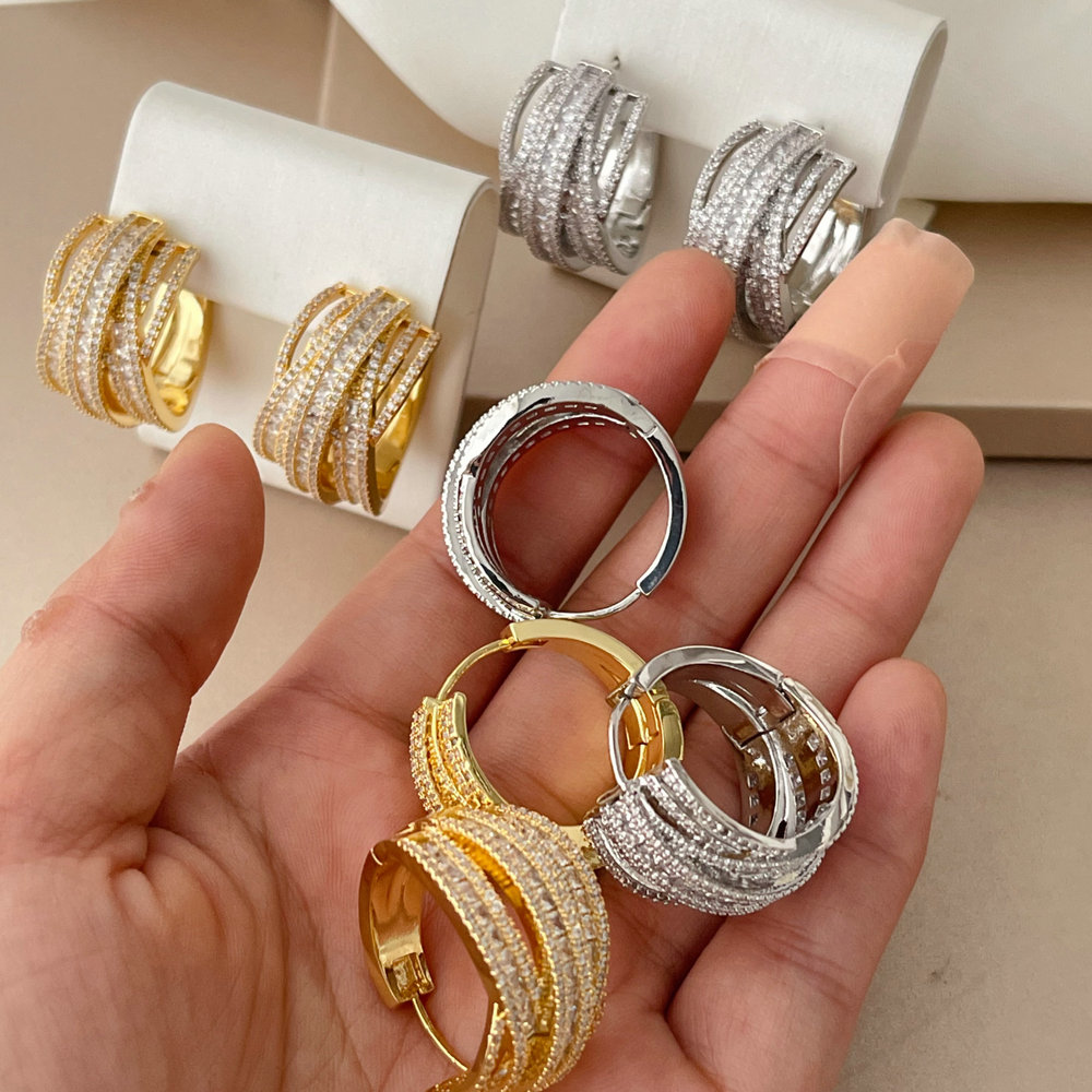 Pave zircon fan hoop