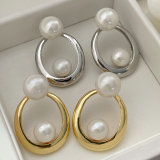 Fashion pearl earrings
