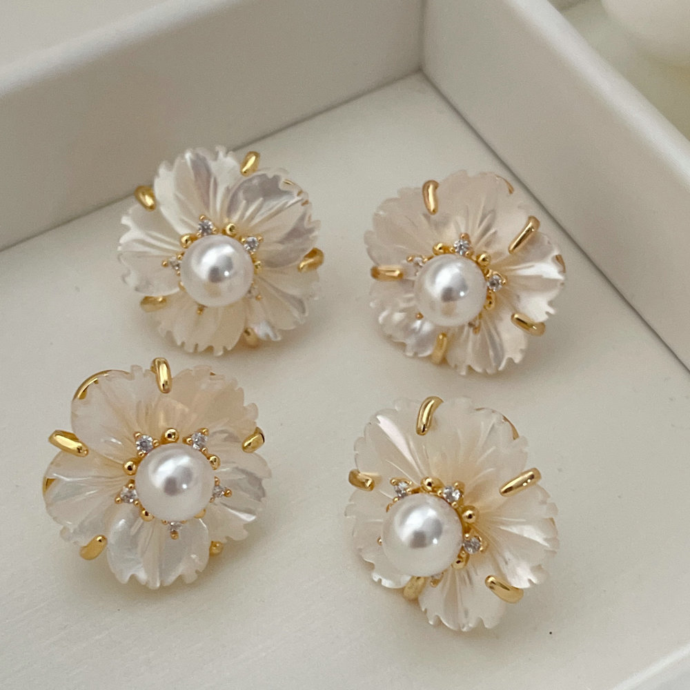 Nature shell flower earrings